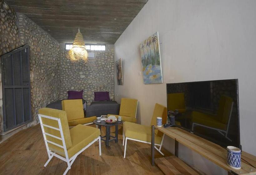 غرفة قياسية رباعية, Dar Seddik