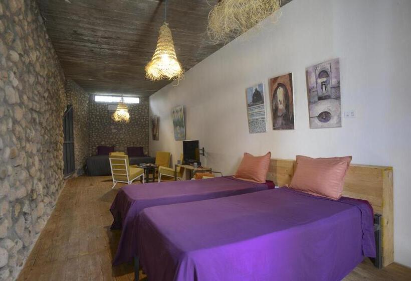 غرفة قياسية رباعية, Dar Seddik