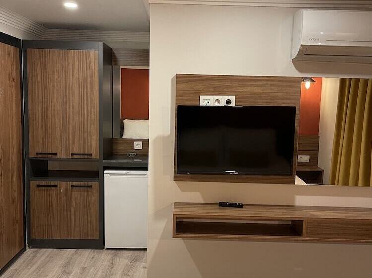 Camera Standard, Terra Rossa