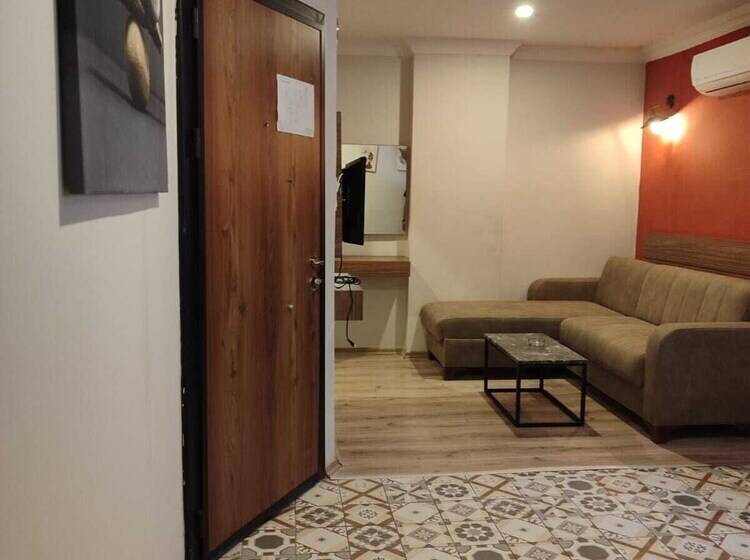 Camera Standard, Terra Rossa