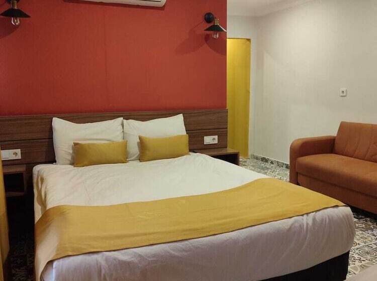 Camera Standard, Terra Rossa