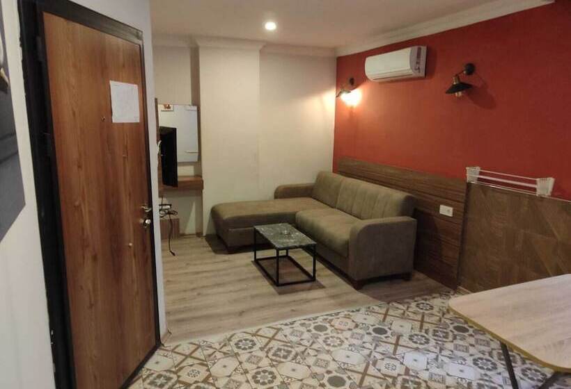 Camera Standard, Terra Rossa