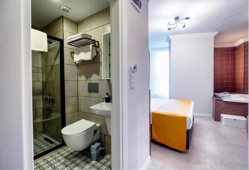 Camera Standard con Idromassaggio, Terra Rossa