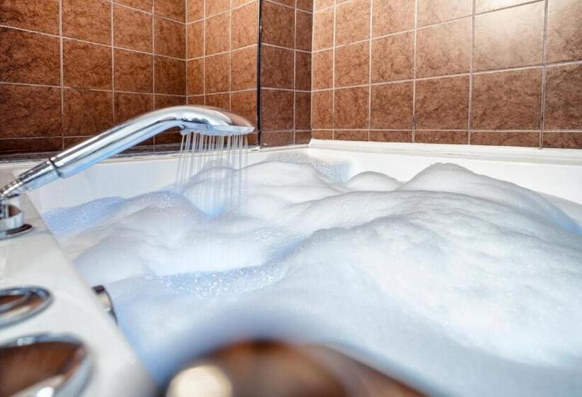 Camera Standard con Idromassaggio, Terra Rossa