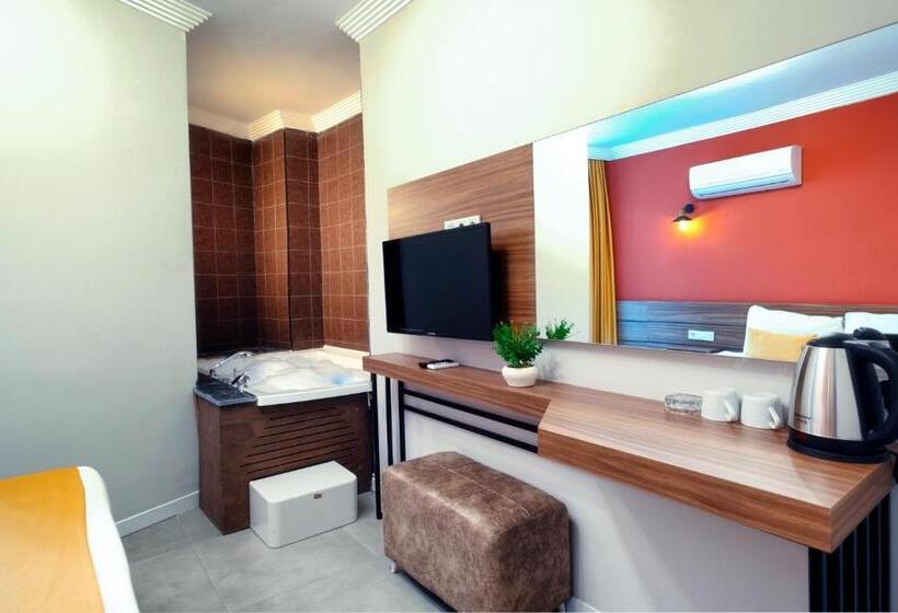 Camera Standard con Idromassaggio, Terra Rossa