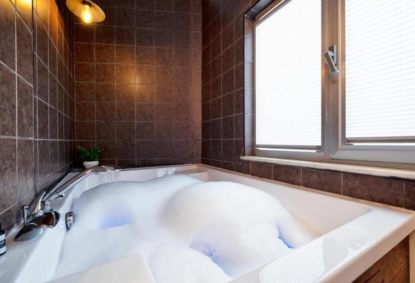 Monolocale Deluxe, Terra Rossa