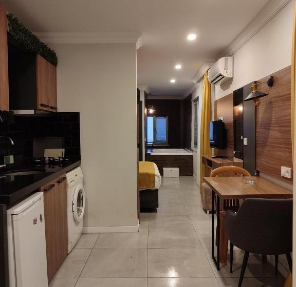 Monolocale Deluxe, Terra Rossa