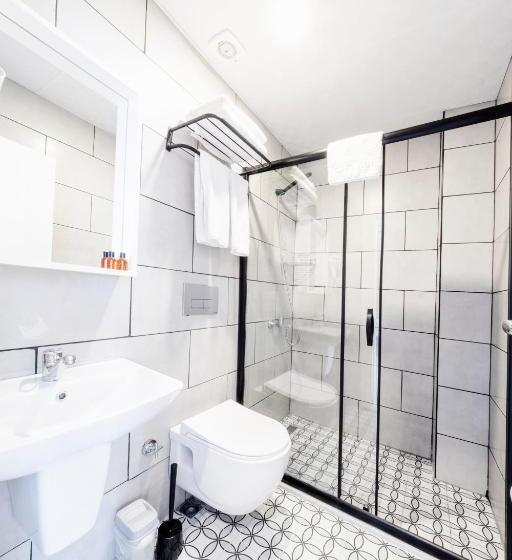 Camera Tripla Deluxe, Terra Rossa