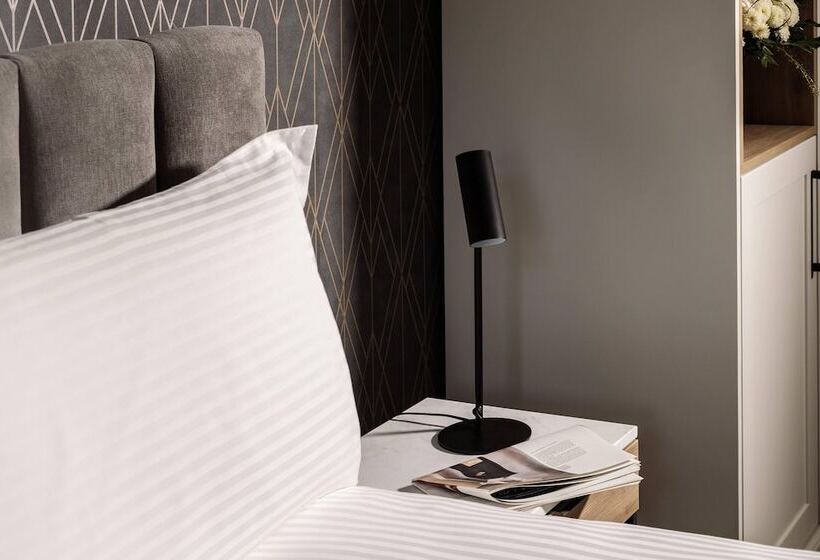 اتاق سوپریور, Amery House