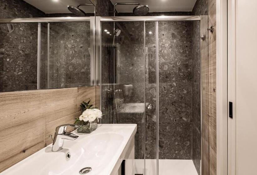 اتاق سوپریور, Amery House