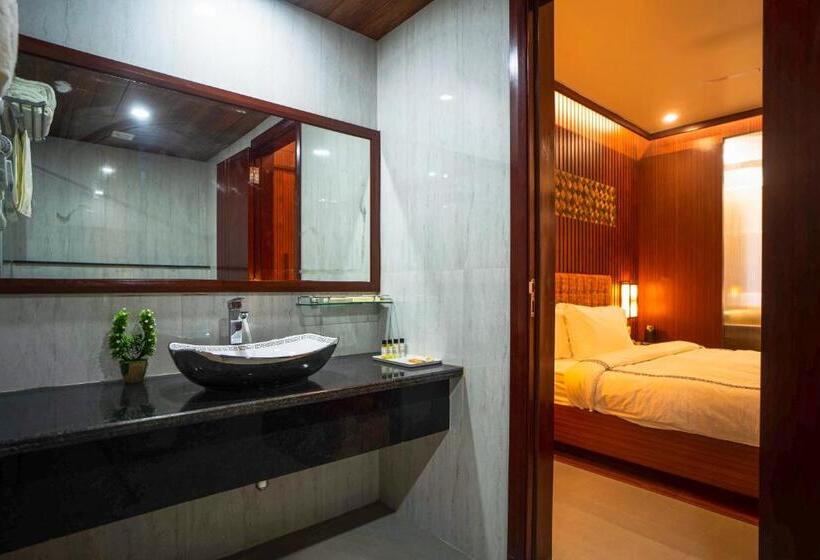 デラックススイート, Mansha Palace