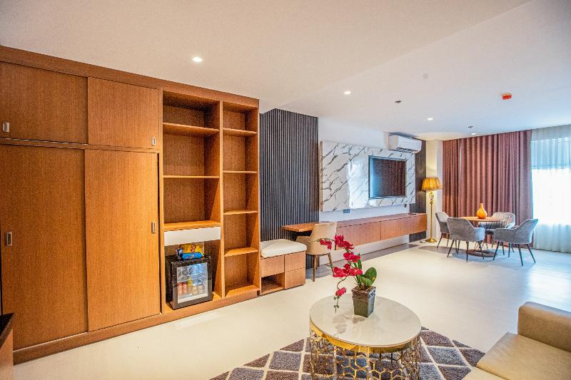 מיטת קינג בסוויטה, Solano