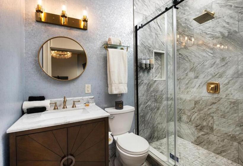 Люкс, The Edward Buffalo