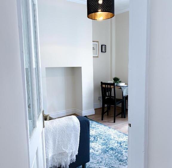 Quarto Estandar, Large House Near Anfield & Liverpool Town
