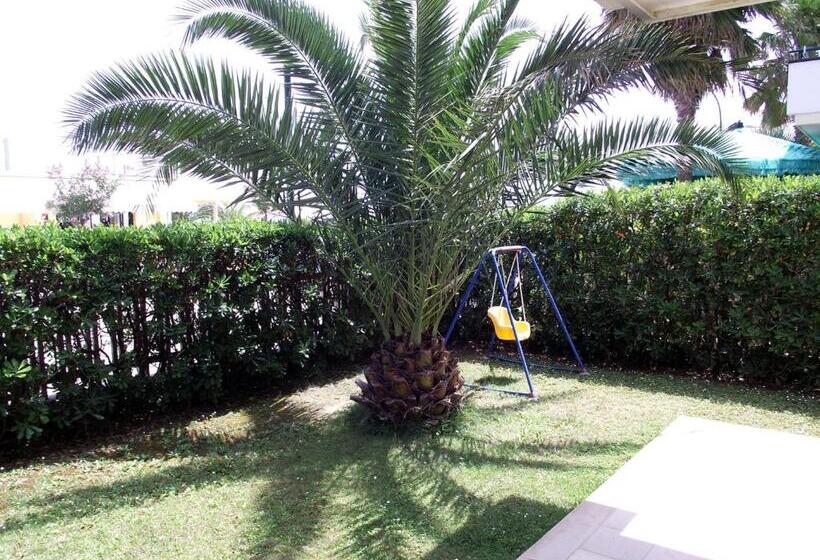 חדר קלאסי לשלושה, Gianna