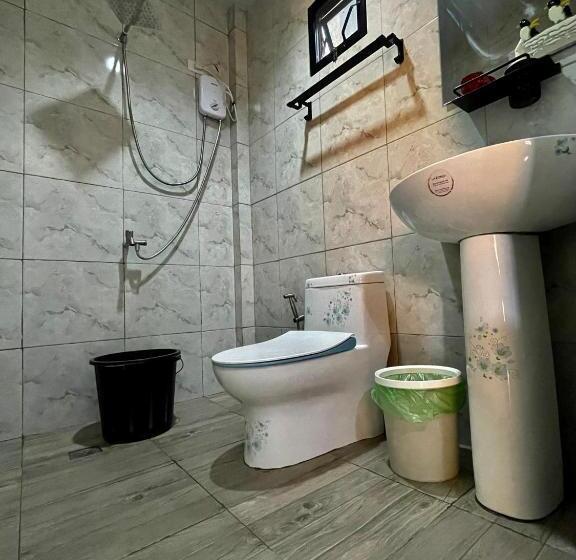 استودیوی لوکس, Golden Sunset Inn