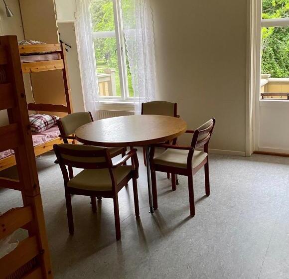 חדר משפחתי, Mössebergs Vandrarhem