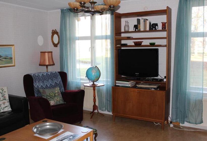 חדר משפחתי, Mössebergs Vandrarhem