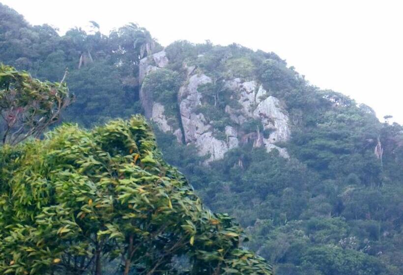샬레, Chalés Da Guarda Do Embaú