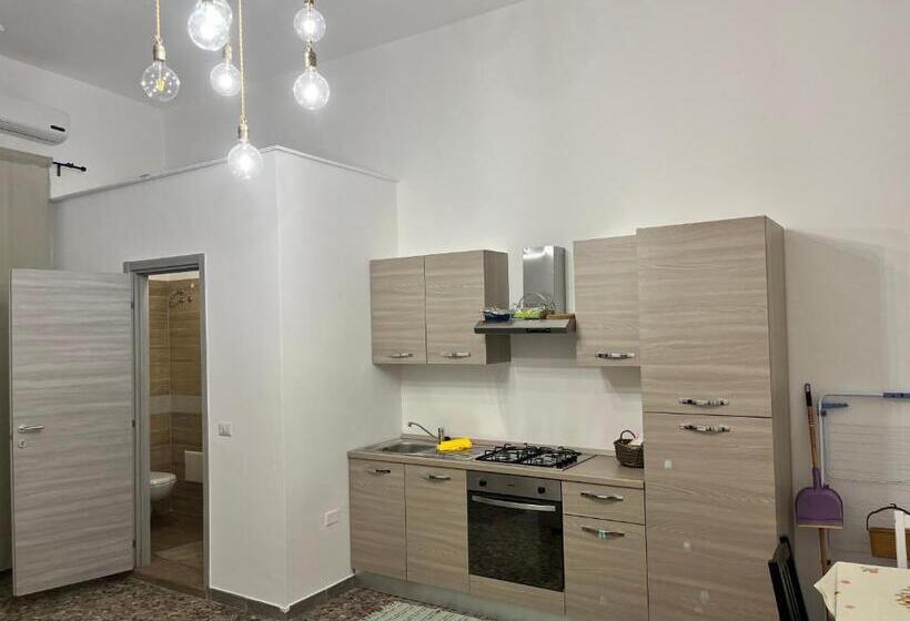 חדר בסיסי לשלושה, Le Dimore Di Totiggia