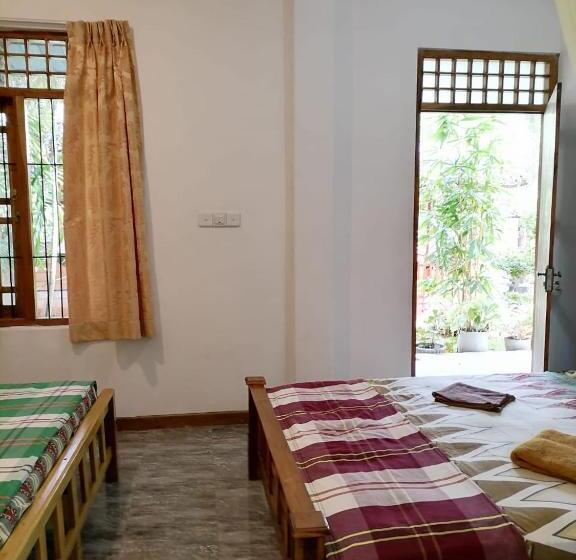 패밀리 룸 가든 전망, Pearl Bungalow Trincomalee