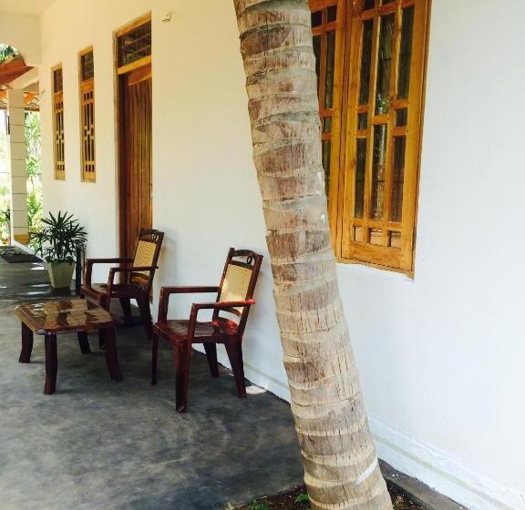 패밀리 룸 가든 전망, Pearl Bungalow Trincomalee