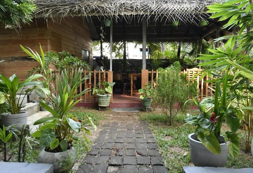 패밀리 룸 가든 전망, Pearl Bungalow Trincomalee