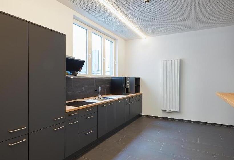 共用房间的床, The Bunk Hostel