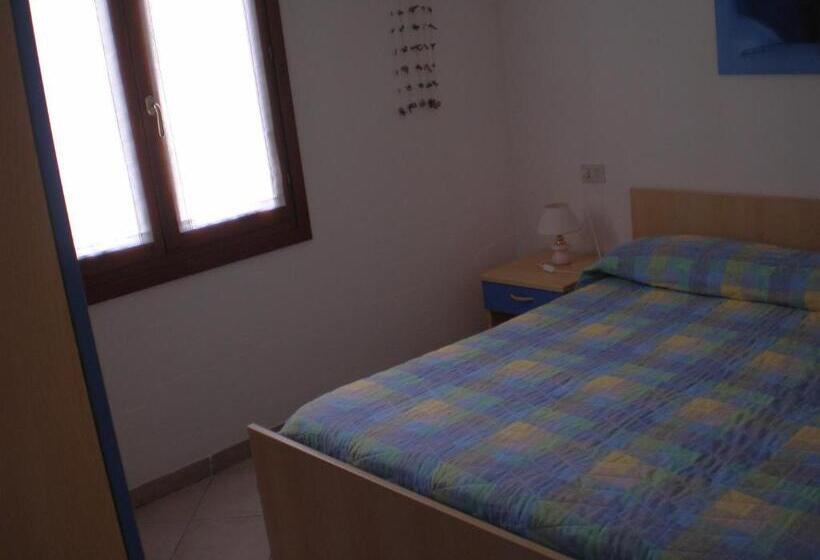 דירת חדר בקומת קרקע, Villaggio Rena 2000