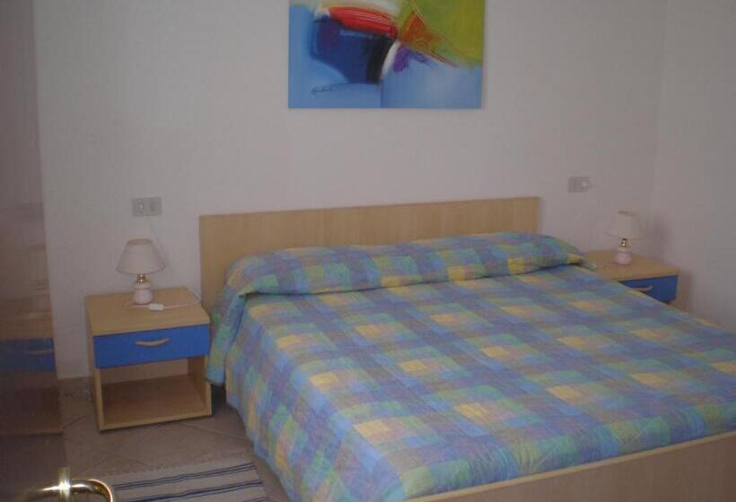 דירת חדר בקומת קרקע, Villaggio Rena 2000