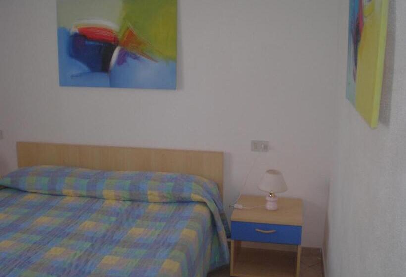 דירת חדר בקומת קרקע, Villaggio Rena 2000