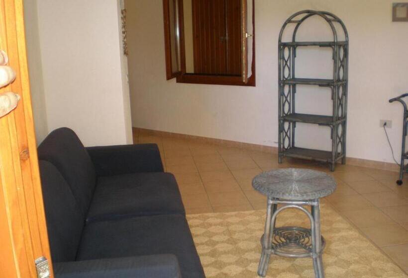 דירת חדר נוף לגינה, Villaggio Rena 2000