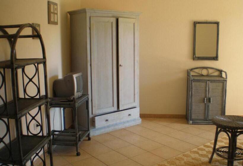 דירת חדר נוף לגינה, Villaggio Rena 2000