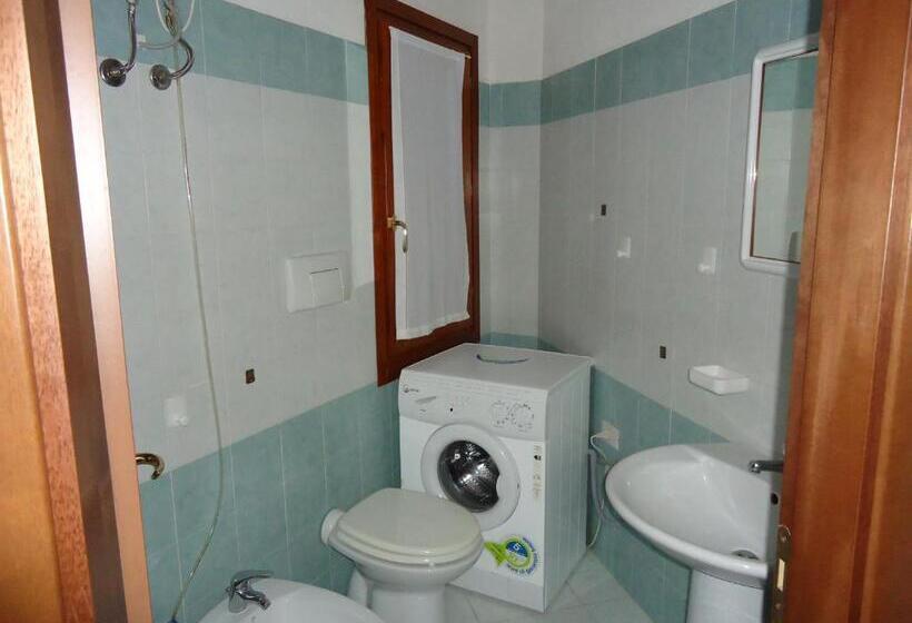 דירת חדר נוף לגינה, Villaggio Rena 2000