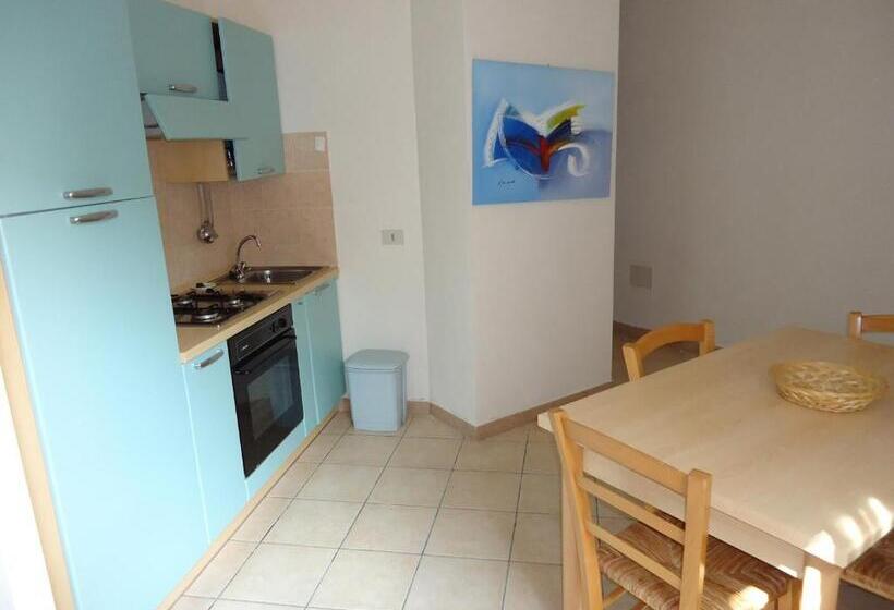 דירת חדר נוף לגינה, Villaggio Rena 2000