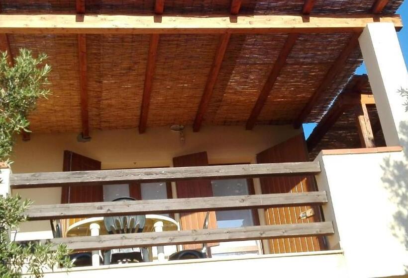 דירת חדר נוף לבריכה, Villaggio Rena 2000