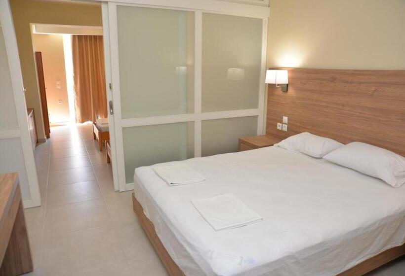 패밀리 룸 가든 전망, Evita Studios