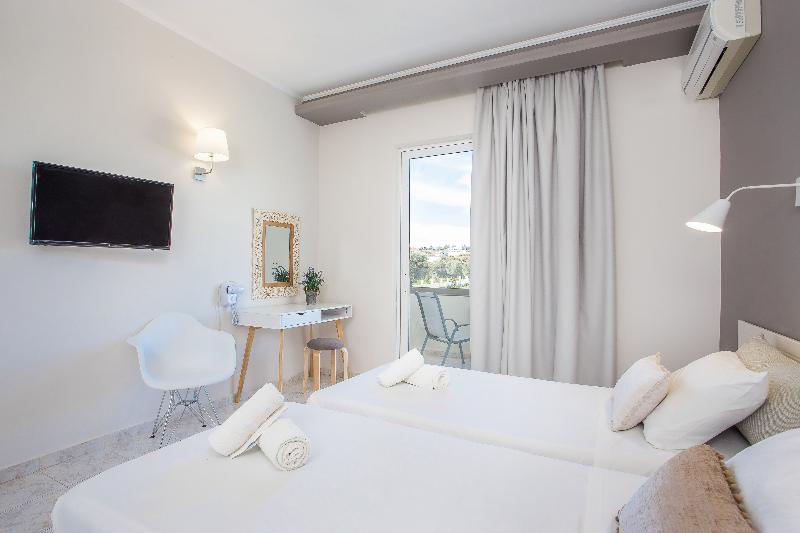 스탠다드 룸, Evita Studios