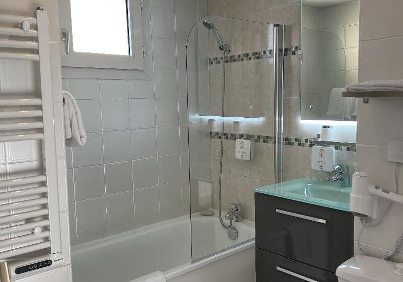 Номер Стандарт Трехместный, Adonis Arc Hotel Aix