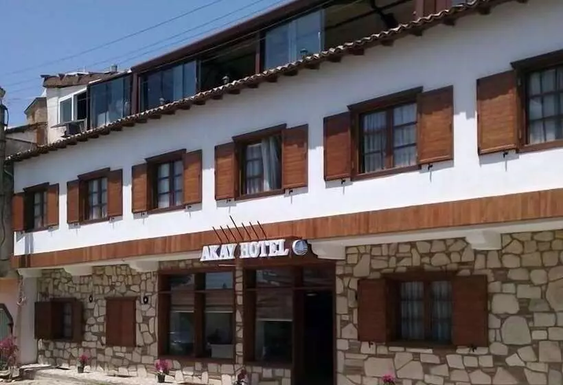 Perhehuone, Akay