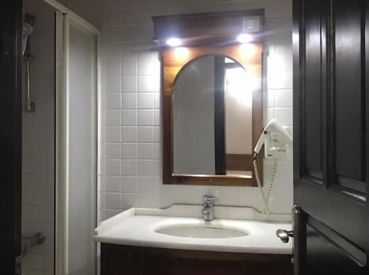 ファミリールーム, Akay