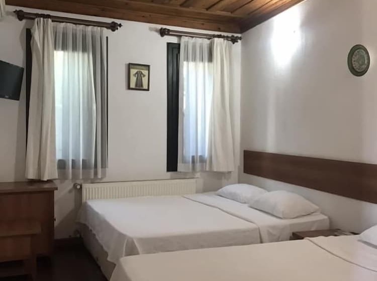 ファミリールーム, Akay