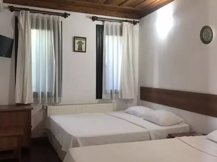 Perhehuone, Akay