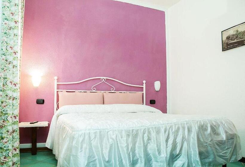 اتاق استاندارد با بالکن, Annabelle