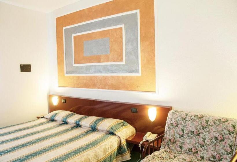 اتاق استاندارد با بالکن, Annabelle