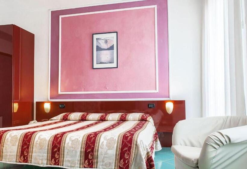 اتاق استاندارد با بالکن, Annabelle