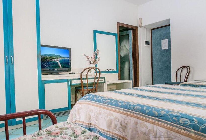 اتاق استاندارد با بالکن, Annabelle