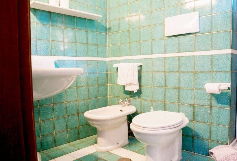 اتاق استاندارد سه نفره, Annabelle