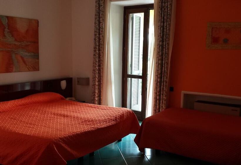 اتاق استاندارد سه نفره, Annabelle