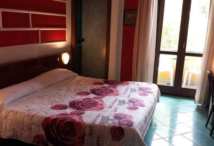 اتاق استاندارد سه نفره, Annabelle